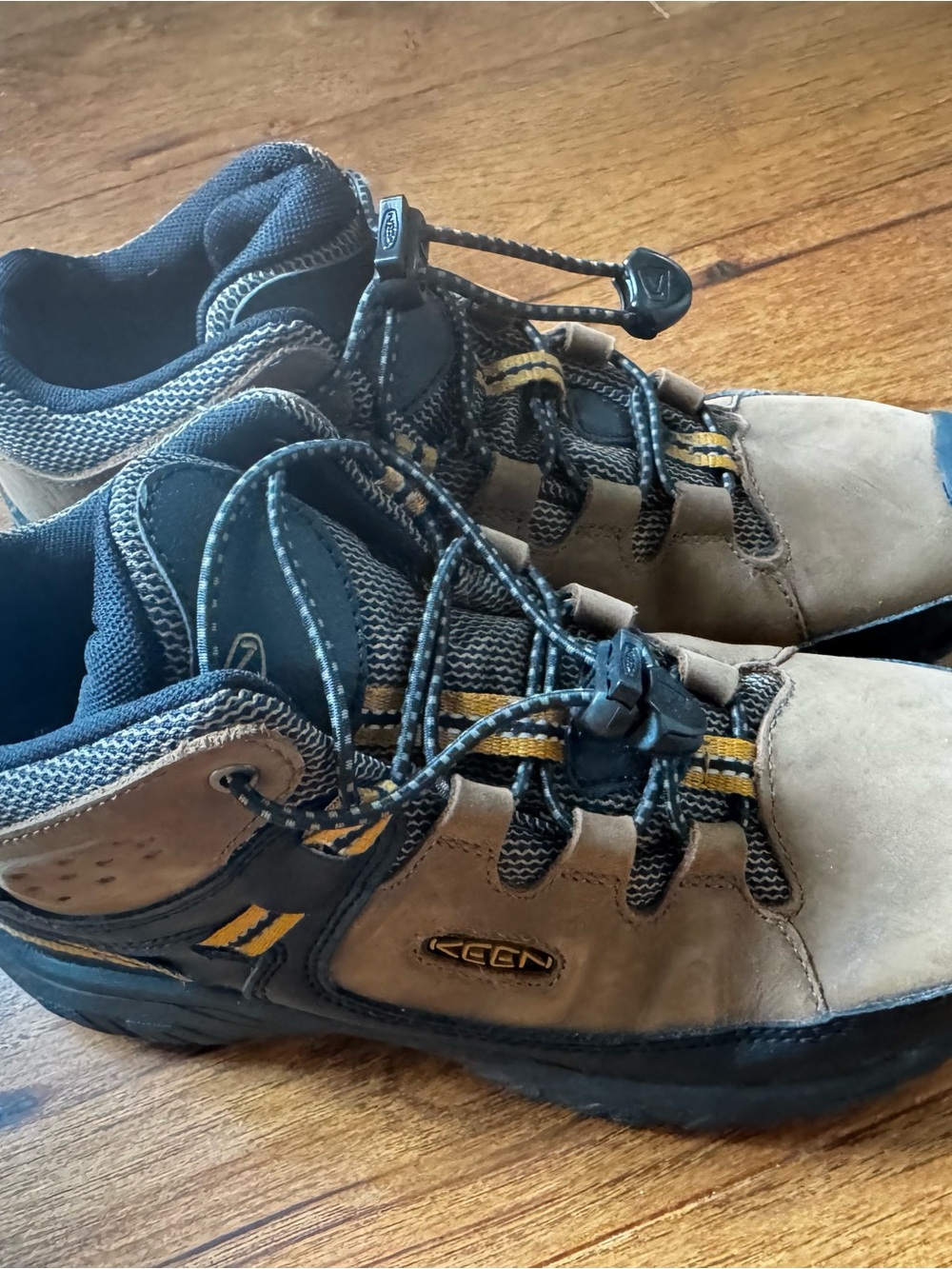 KEEN Kids Hiking Boots - never worn